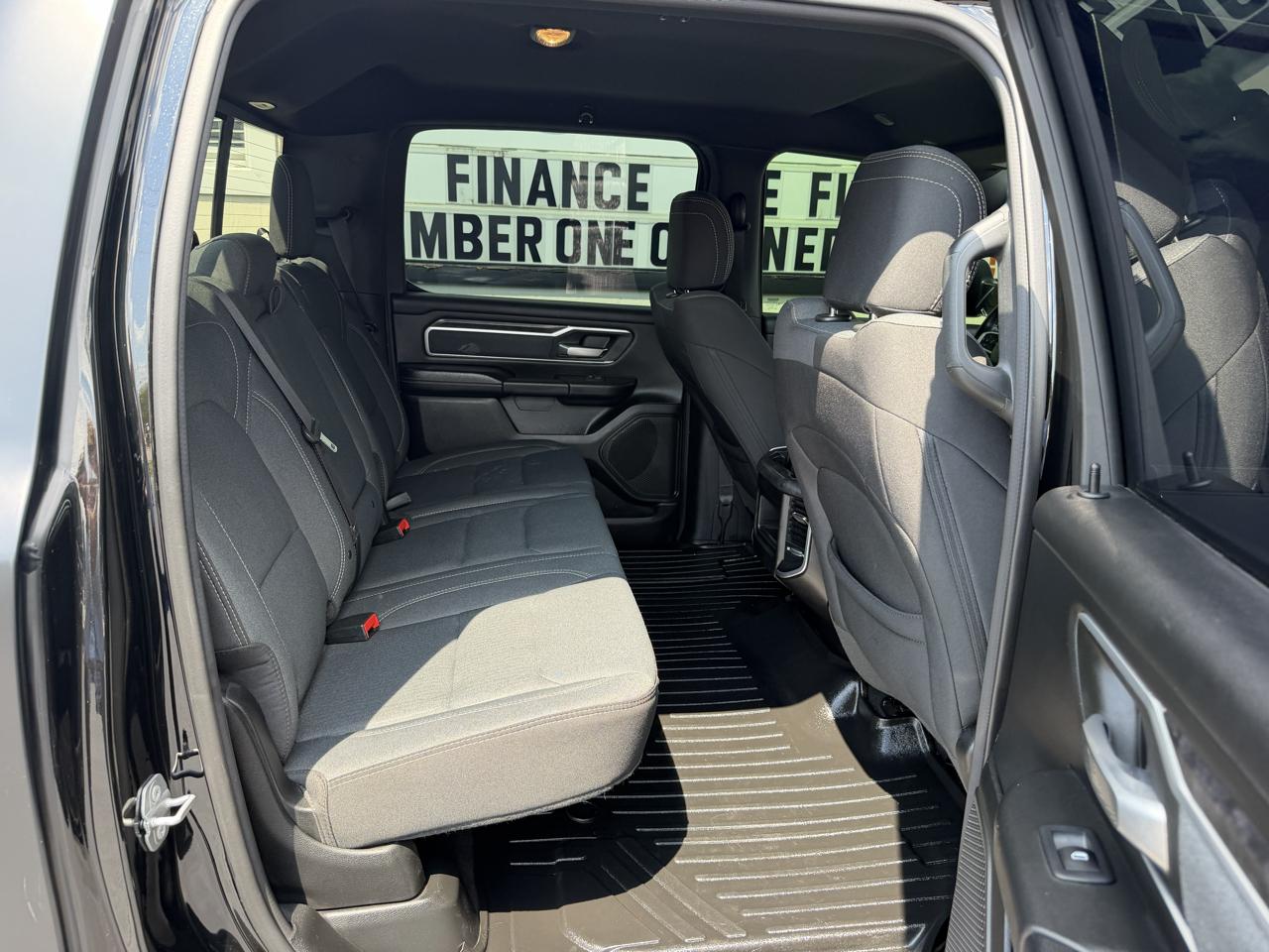 RAM 1500 Big Horn 4x4 Crew Cab 5'7" Box 2022