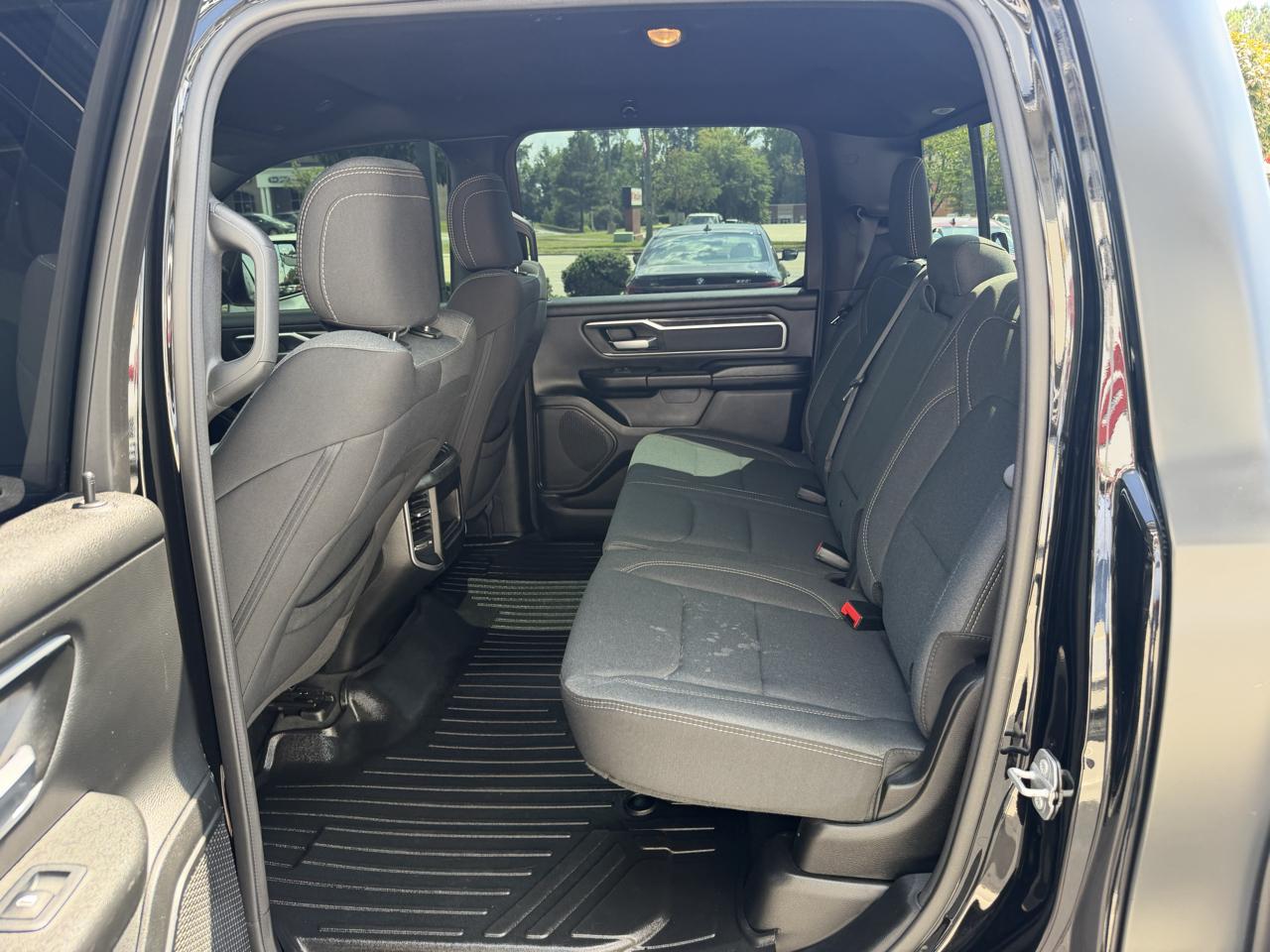 RAM 1500 Big Horn 4x4 Crew Cab 5'7" Box 2022