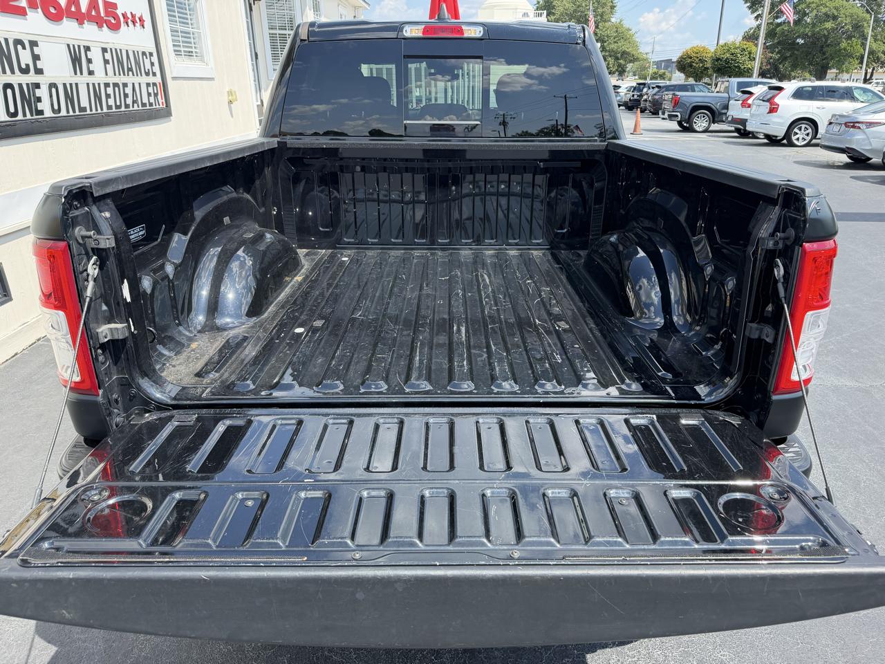 RAM 1500 Big Horn 4x4 Crew Cab 5'7" Box 2022
