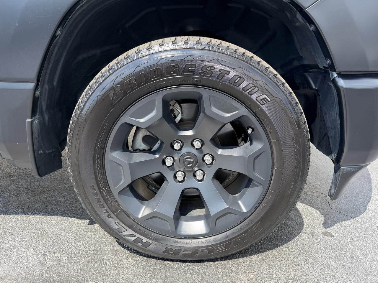 RAM 1500 Big Horn 4x4 Crew Cab 5'7" Box 2022