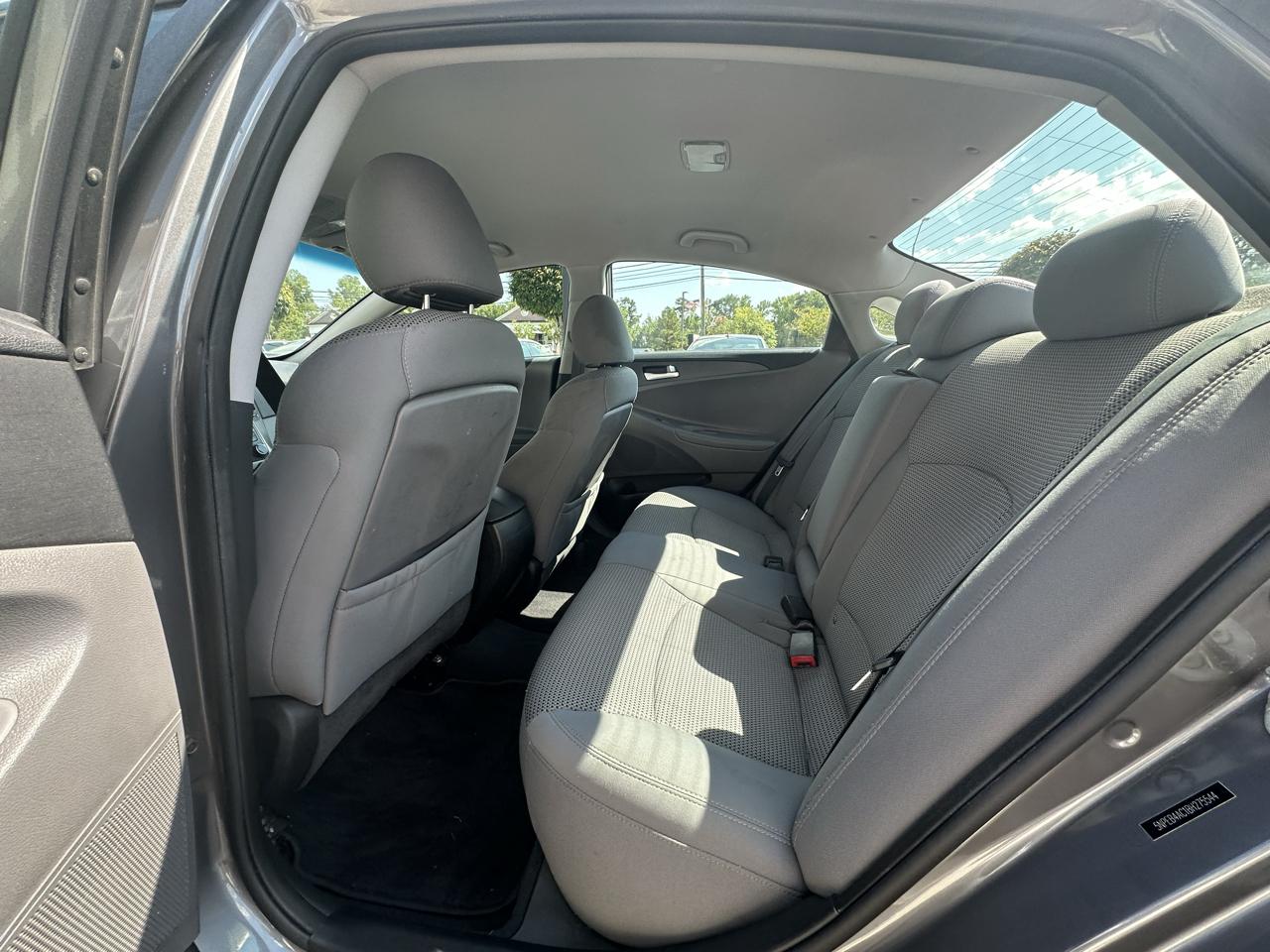 Hyundai Sonata 4dr Sdn 2.4L Auto GLS 2011