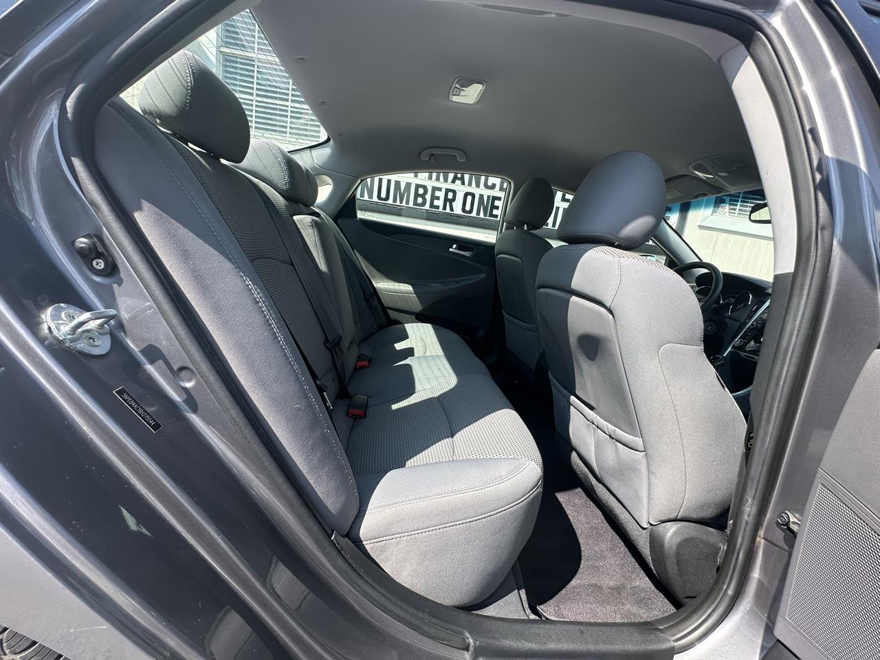 Hyundai Sonata 4dr Sdn 2.4L Auto GLS 2011