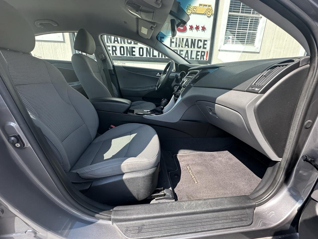 Hyundai Sonata 4dr Sdn 2.4L Auto GLS 2011