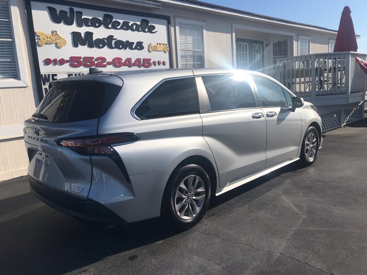 Toyota Sienna Hybrid XLE 5D Wagon 7 Pass 2022