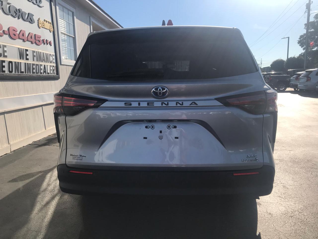 Toyota Sienna Hybrid XLE 5D Wagon 7 Pass 2022