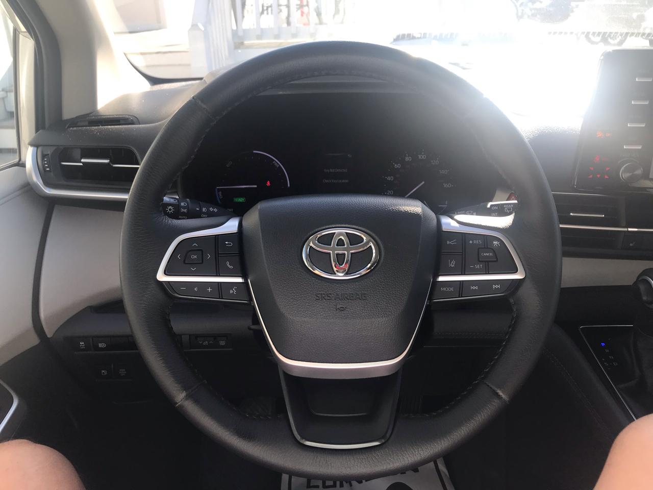 Toyota Sienna Hybrid XLE 5D Wagon 7 Pass 2022