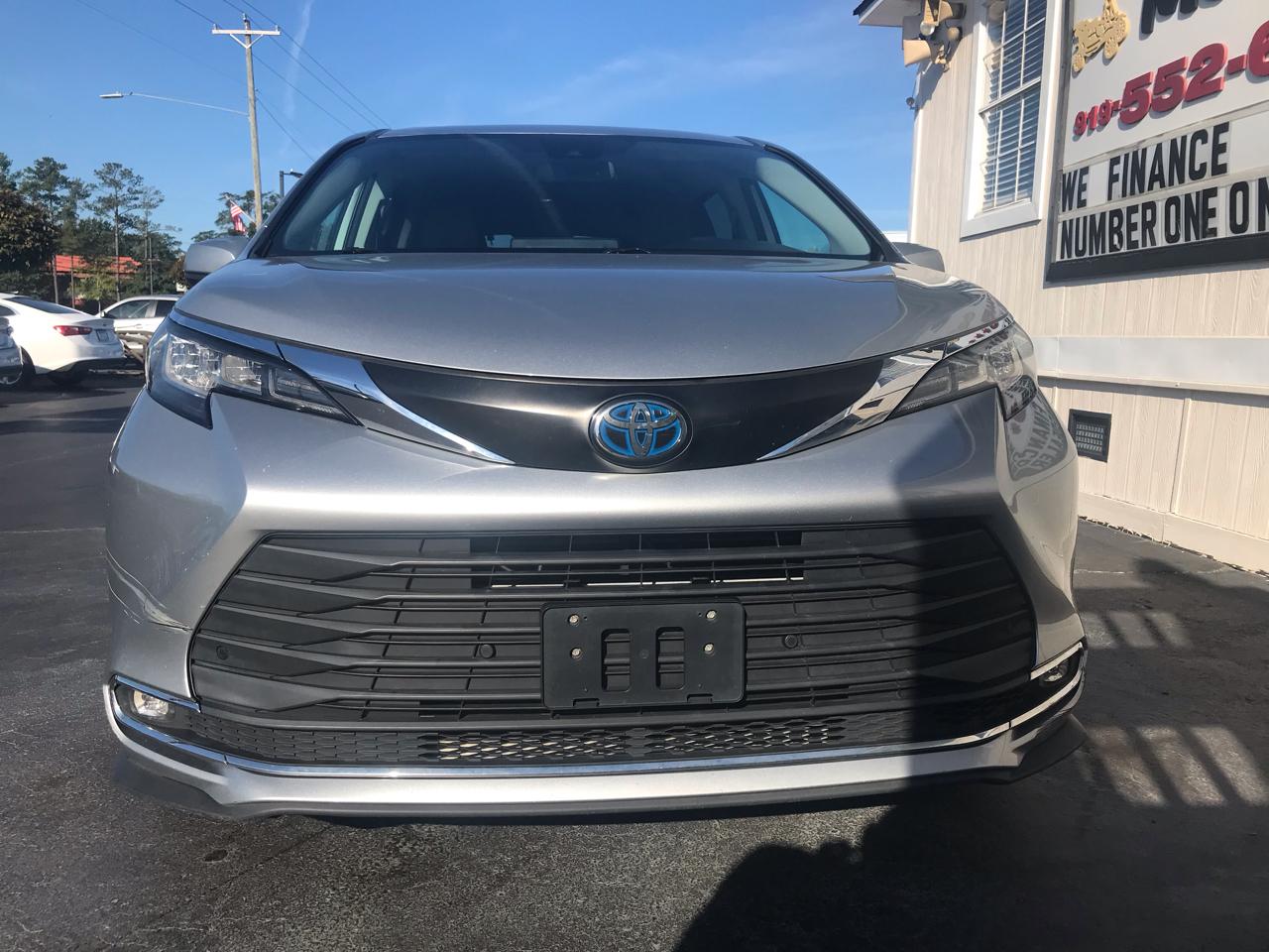 Toyota Sienna Hybrid XLE 5D Wagon 7 Pass 2022