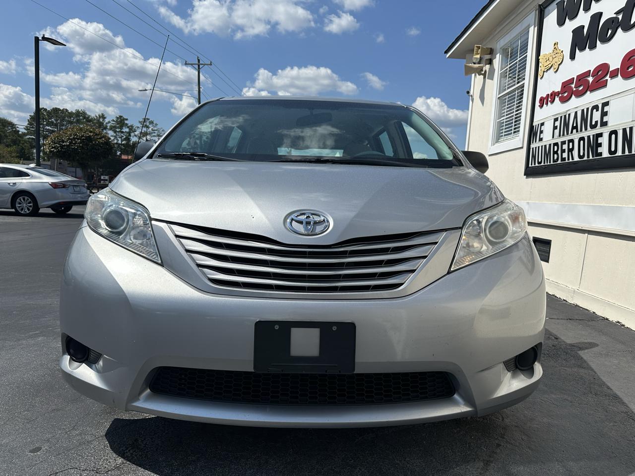 Toyota Sienna 5dr 7-Pass Van I4 FWD (Natl) 2012