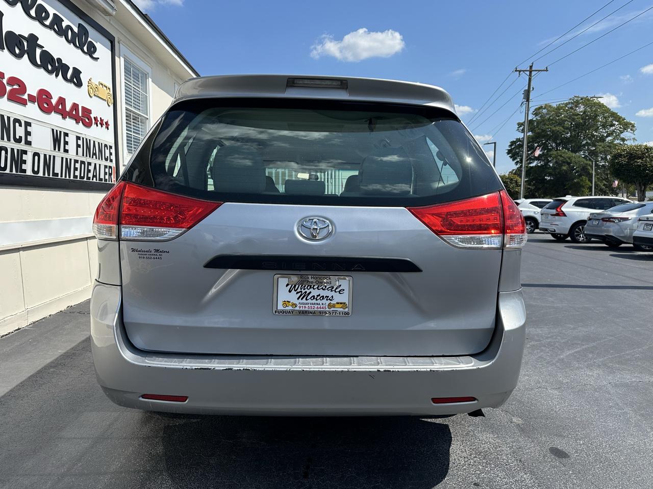 Toyota Sienna 5dr 7-Pass Van I4 FWD (Natl) 2012