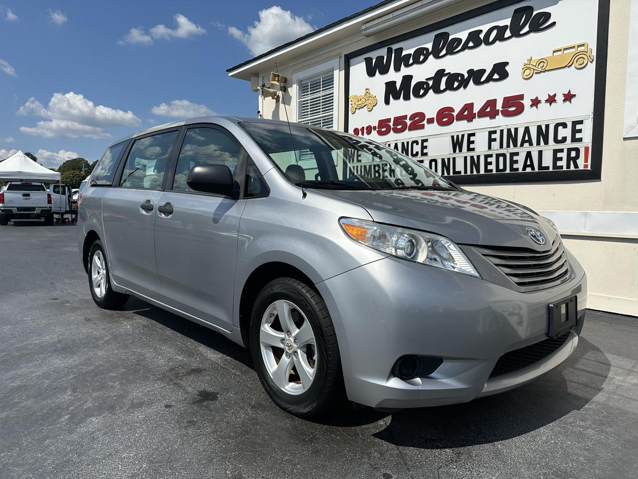 Toyota Sienna 5dr 7-Pass Van I4 FWD (Natl) 2012