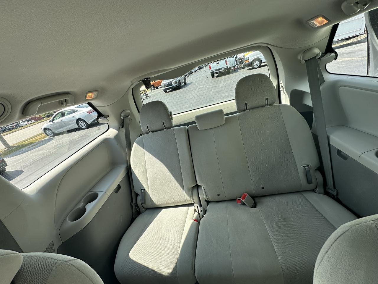 Toyota Sienna 5dr 7-Pass Van I4 FWD (Natl) 2012