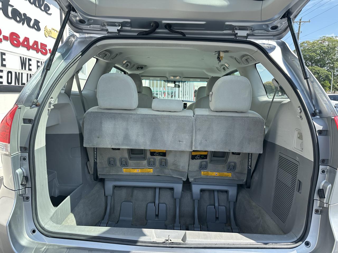 Toyota Sienna 5dr 7-Pass Van I4 FWD (Natl) 2012