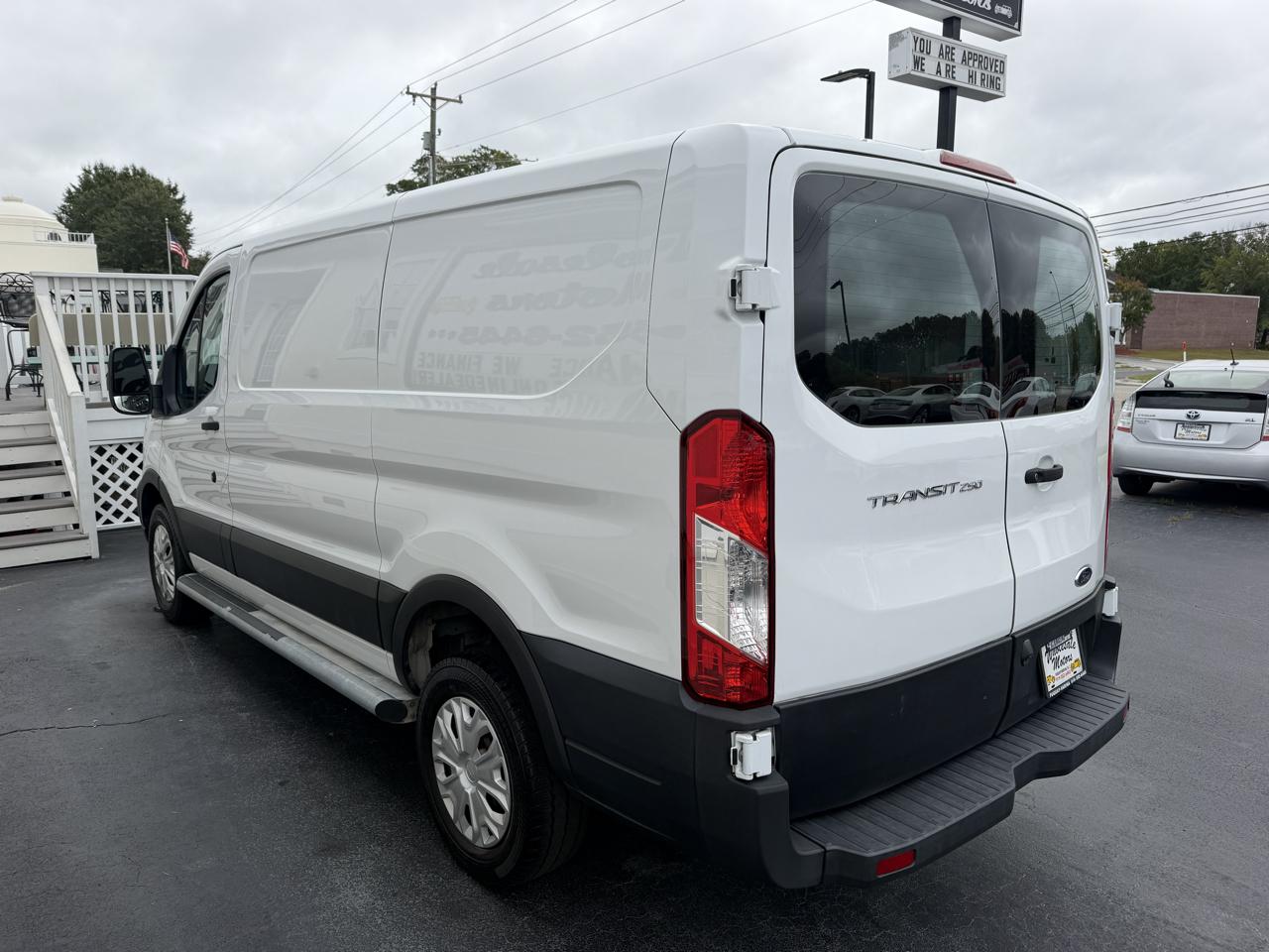 Ford Transit Cargo Van T-250 130" Low Rf 9070 GVWR RWD 2022