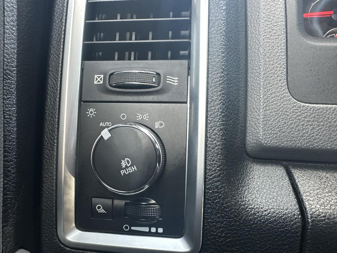 RAM 1500 4WD Quad Cab 140.5" Big Horn 2016