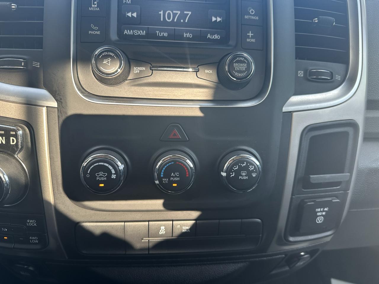 RAM 1500 4WD Quad Cab 140.5" Big Horn 2016