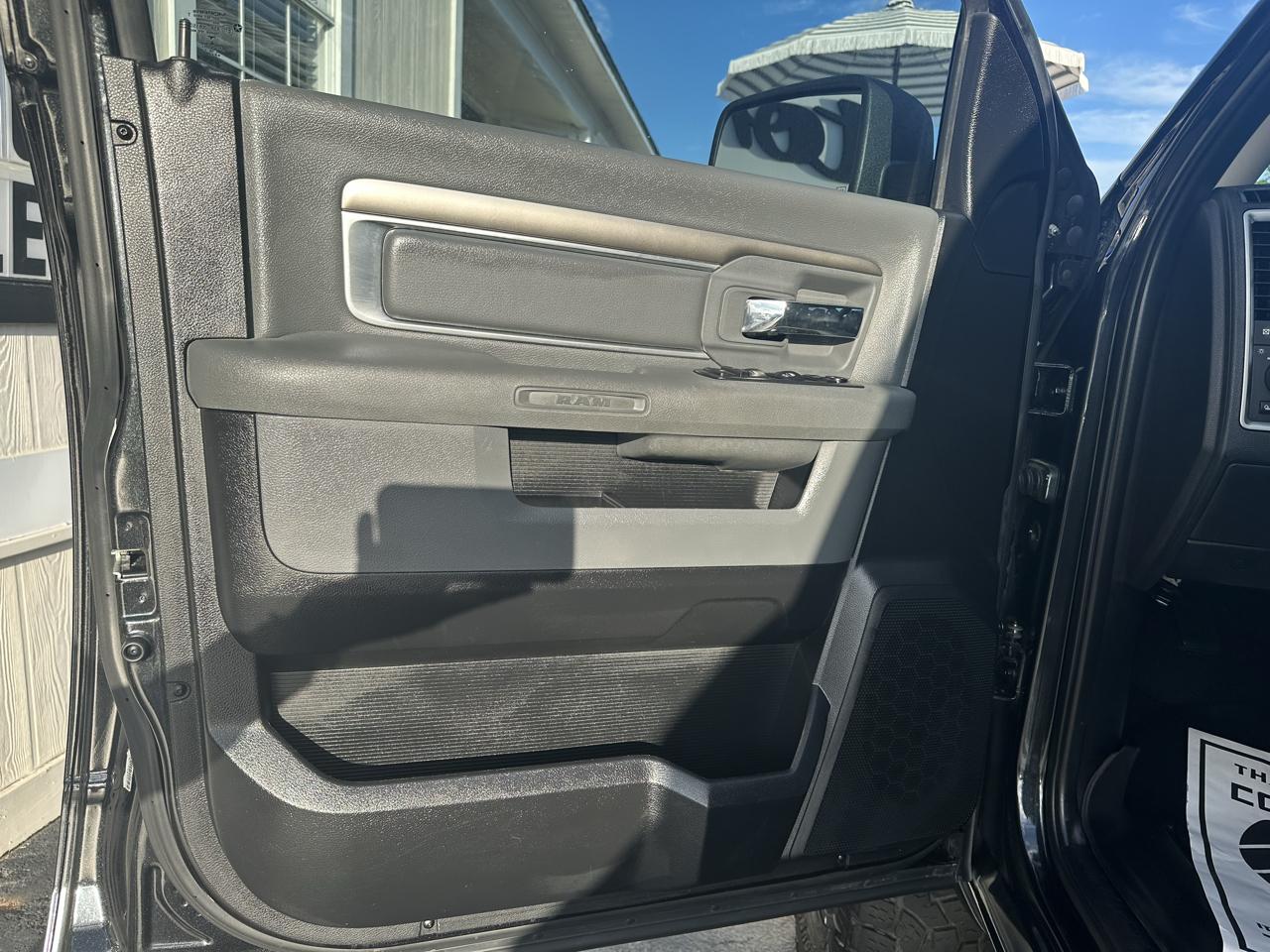 RAM 1500 4WD Quad Cab 140.5" Big Horn 2016