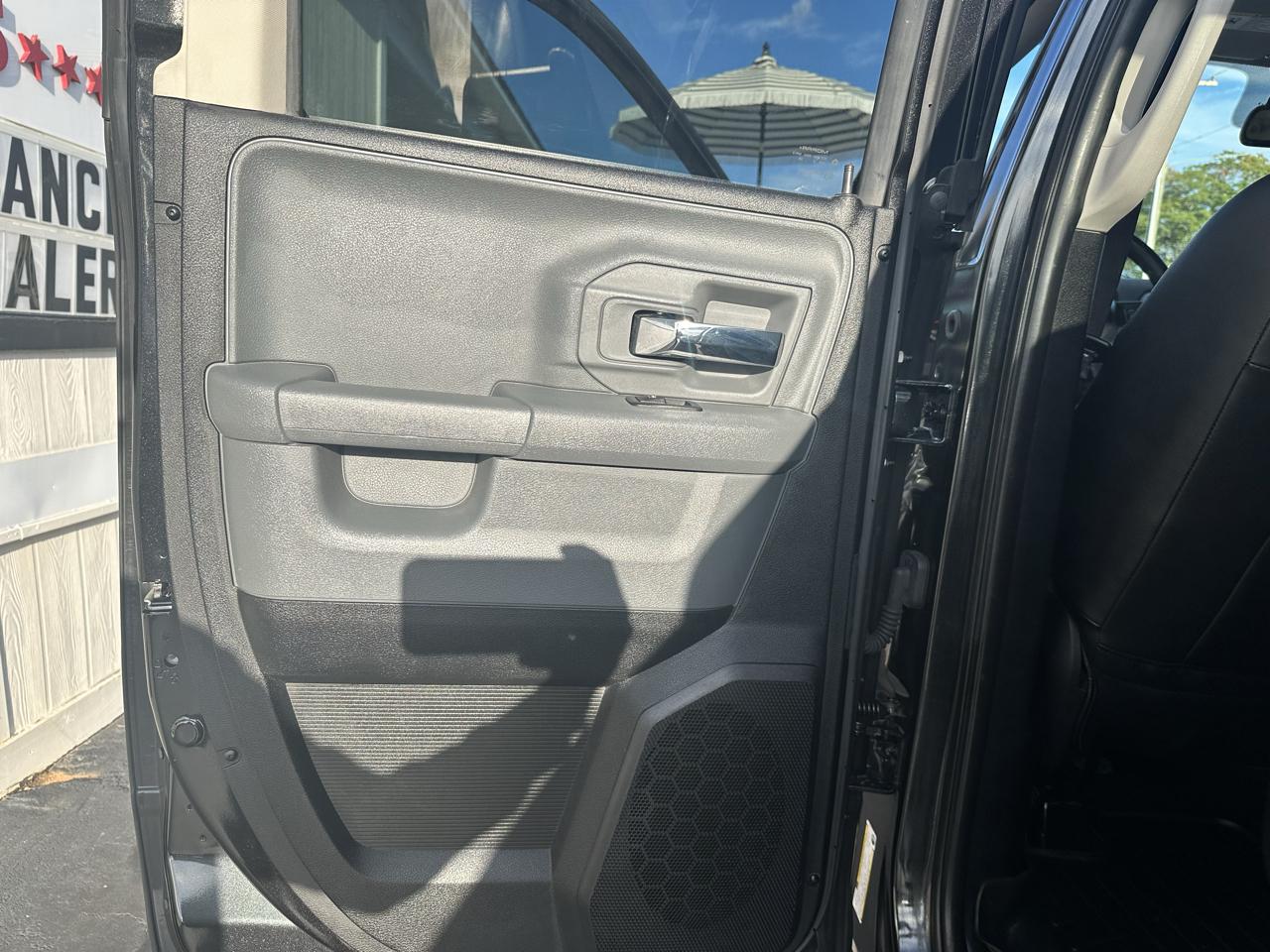 RAM 1500 4WD Quad Cab 140.5" Big Horn 2016