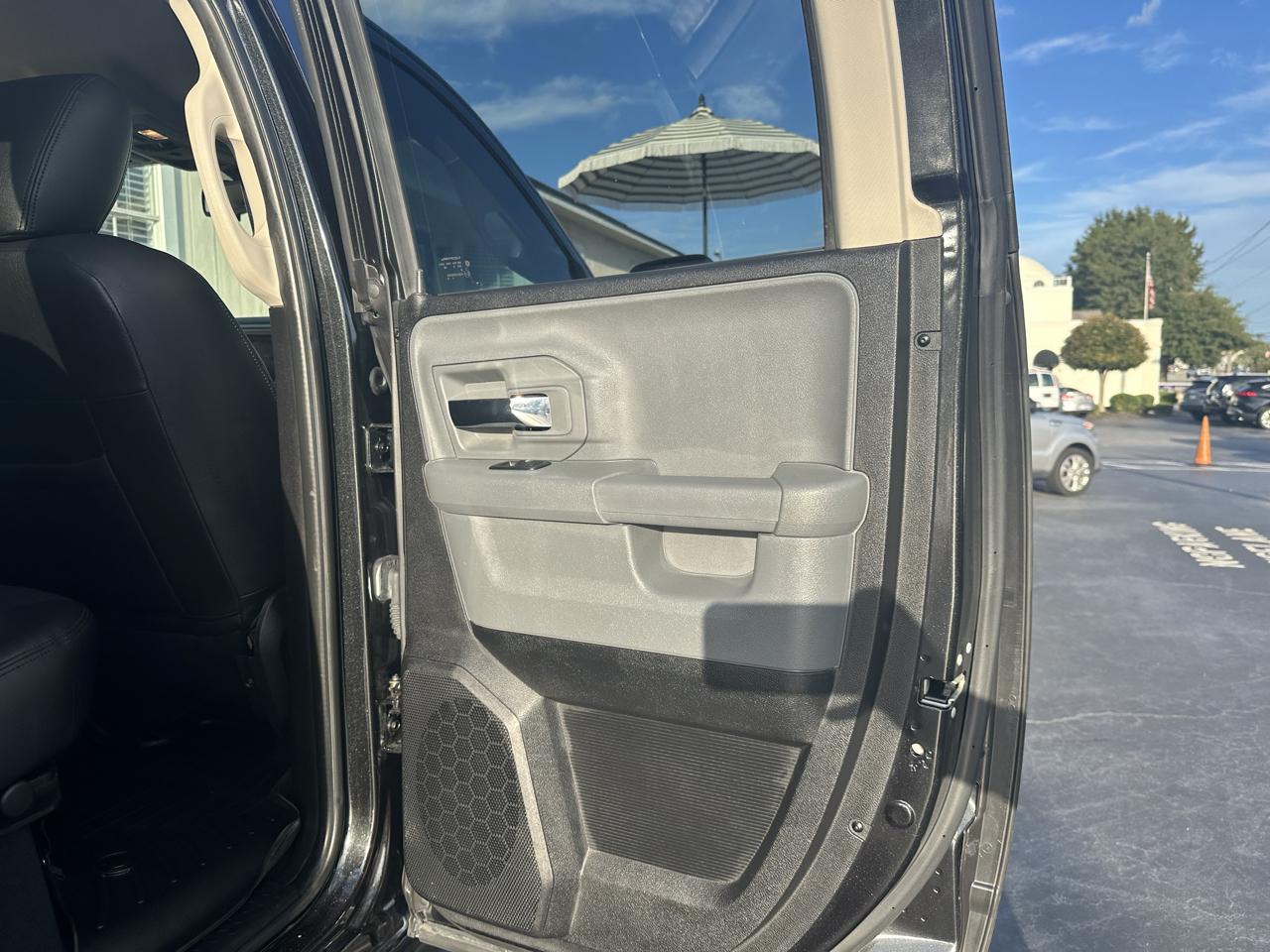 RAM 1500 4WD Quad Cab 140.5" Big Horn 2016
