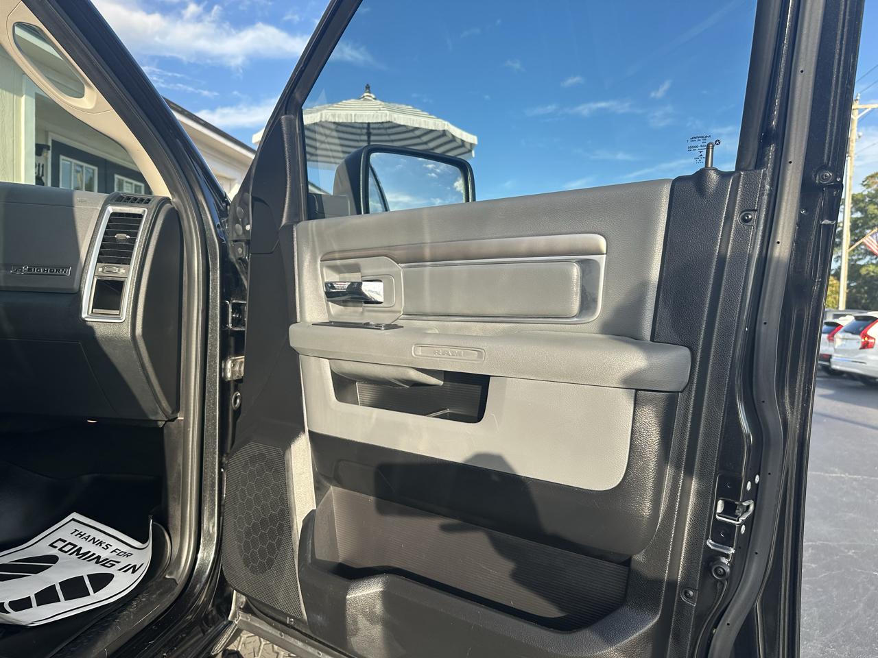 RAM 1500 4WD Quad Cab 140.5" Big Horn 2016