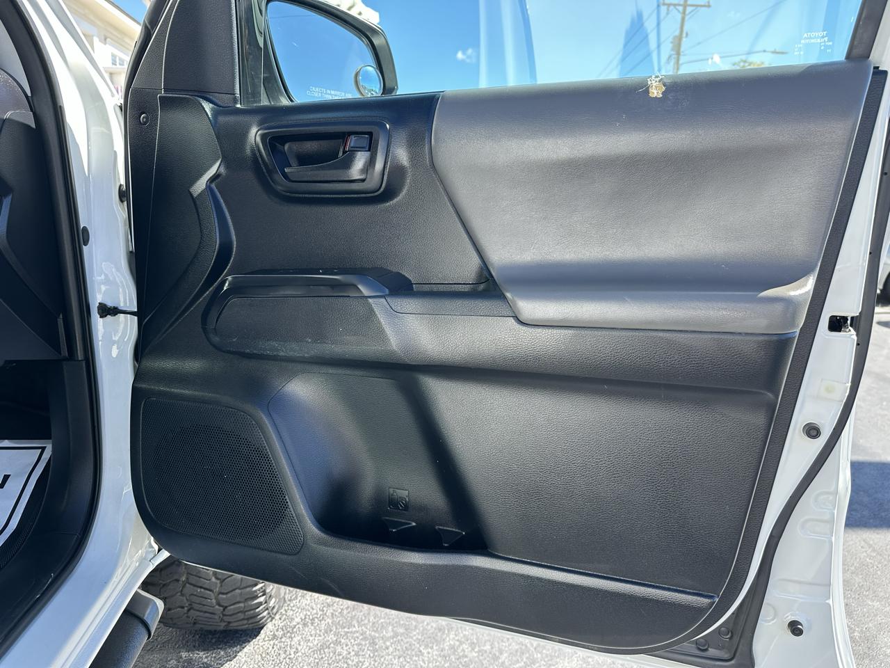 Toyota Tacoma 2WD Access Cab I4 AT SR5 (Natl) 2016