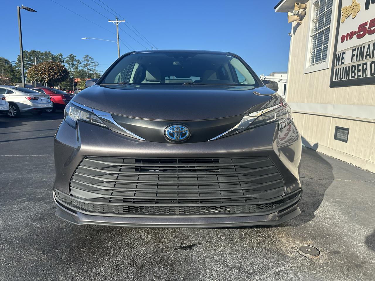 Toyota Sienna LE FWD 8-Passenger (Natl) 2022