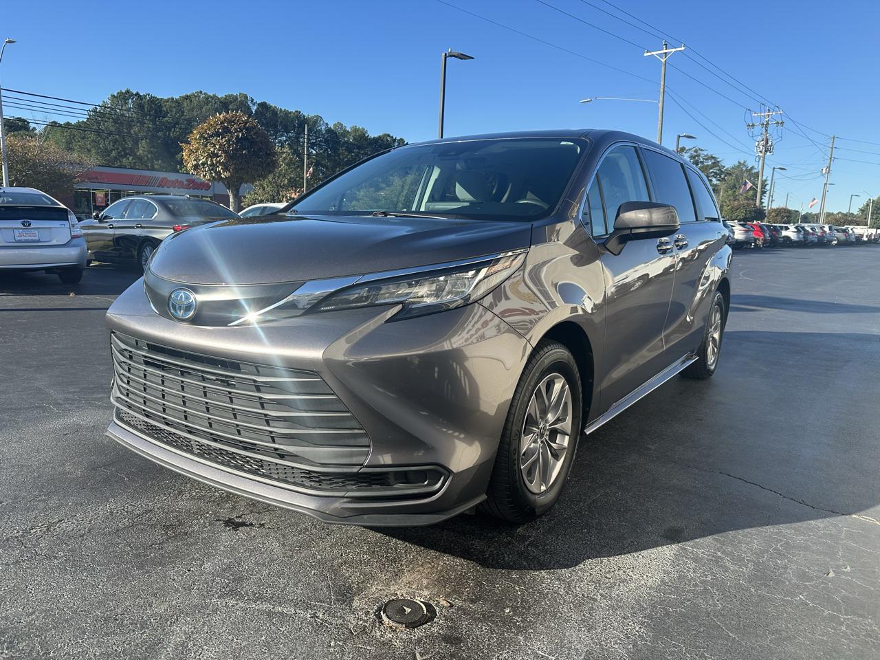 Toyota Sienna LE FWD 8-Passenger (Natl) 2022