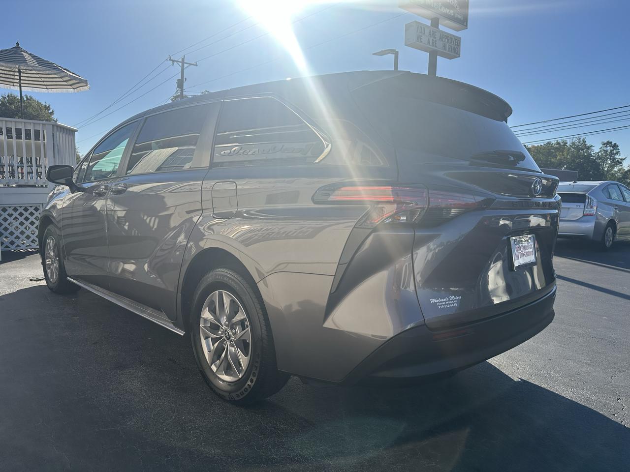 Toyota Sienna LE FWD 8-Passenger (Natl) 2022