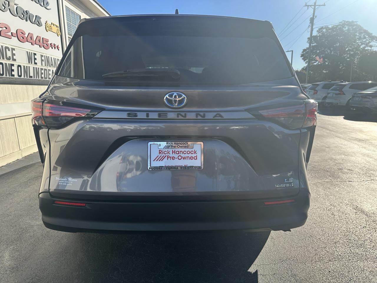 Toyota Sienna LE FWD 8-Passenger (Natl) 2022