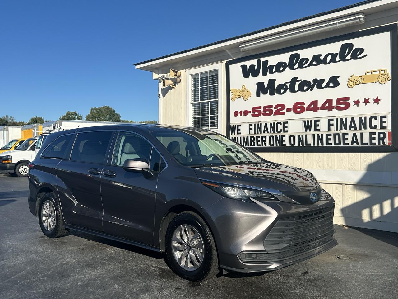 Toyota Sienna LE FWD 8-Passenger (Natl) 2022