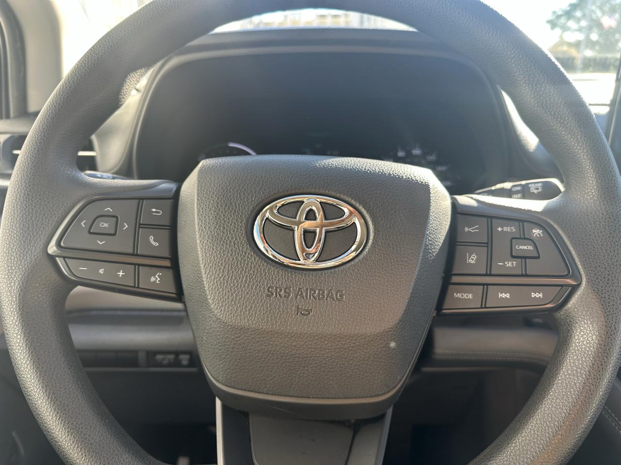 Toyota Sienna LE FWD 8-Passenger (Natl) 2022