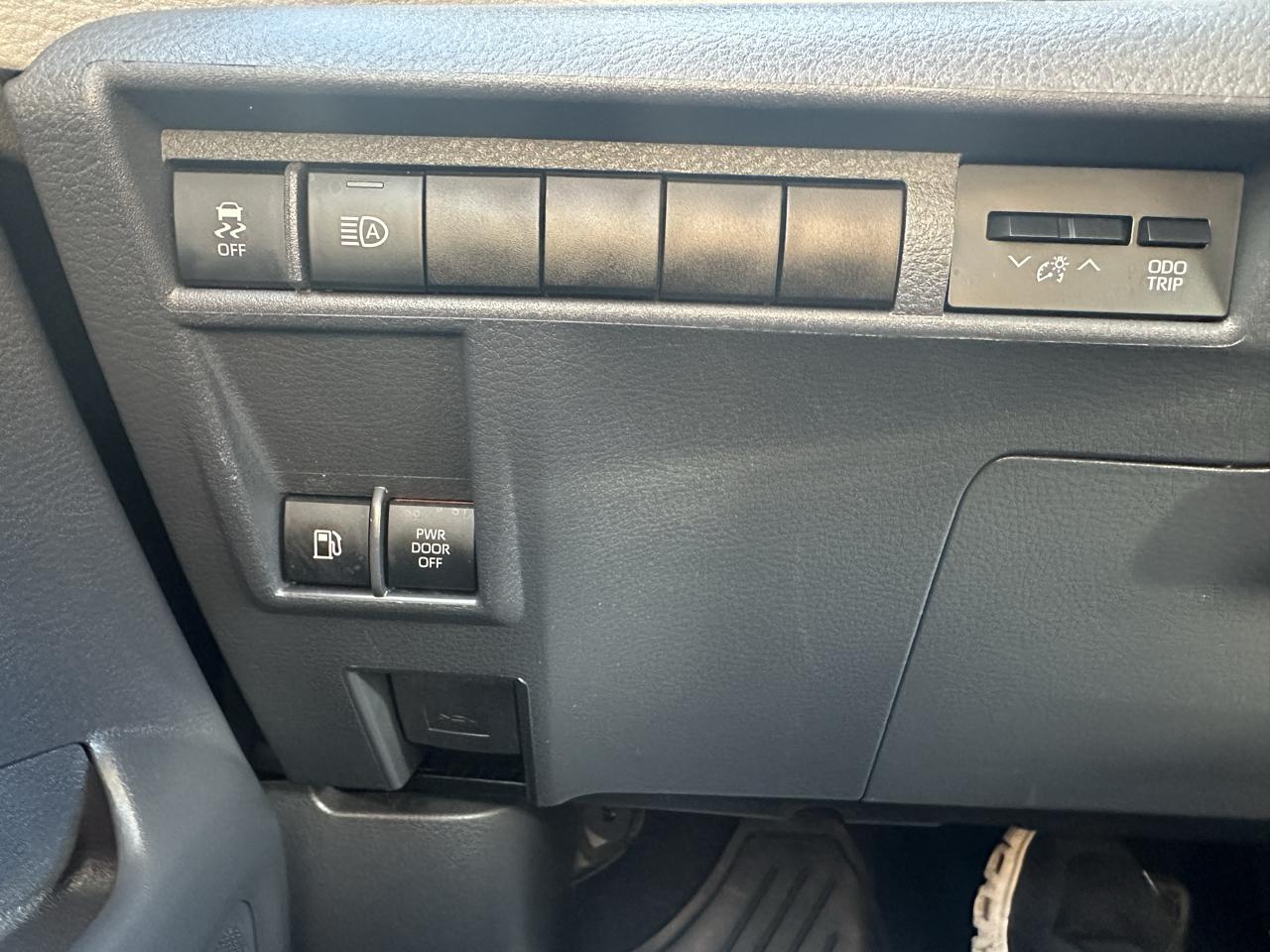 Toyota Sienna LE FWD 8-Passenger (Natl) 2022