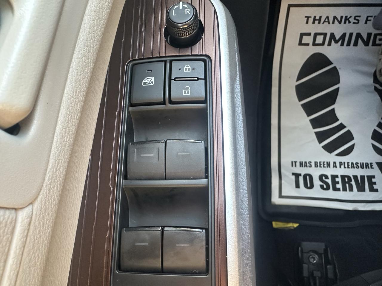 Toyota Sienna LE FWD 8-Passenger (Natl) 2022