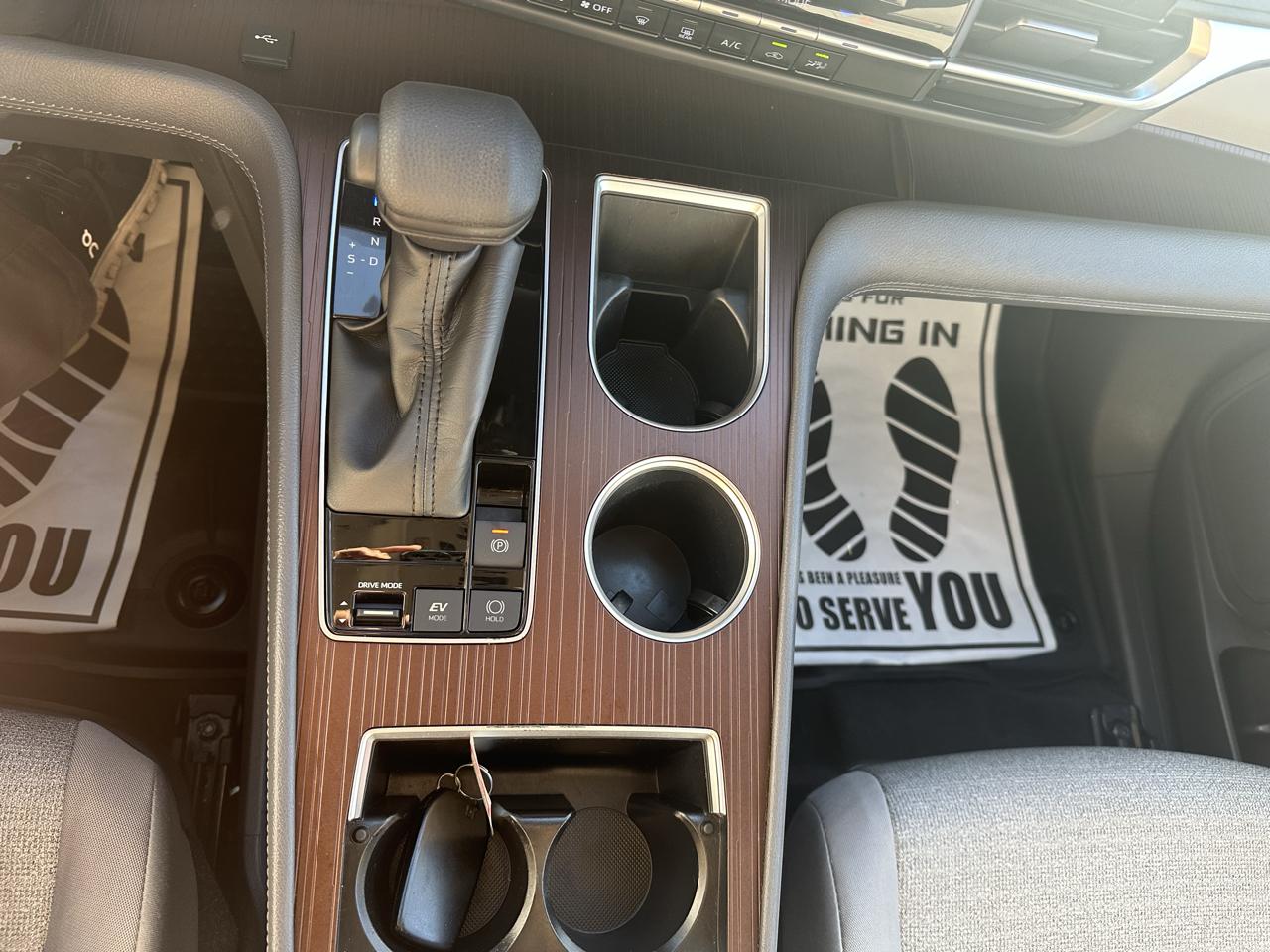 Toyota Sienna LE FWD 8-Passenger (Natl) 2022