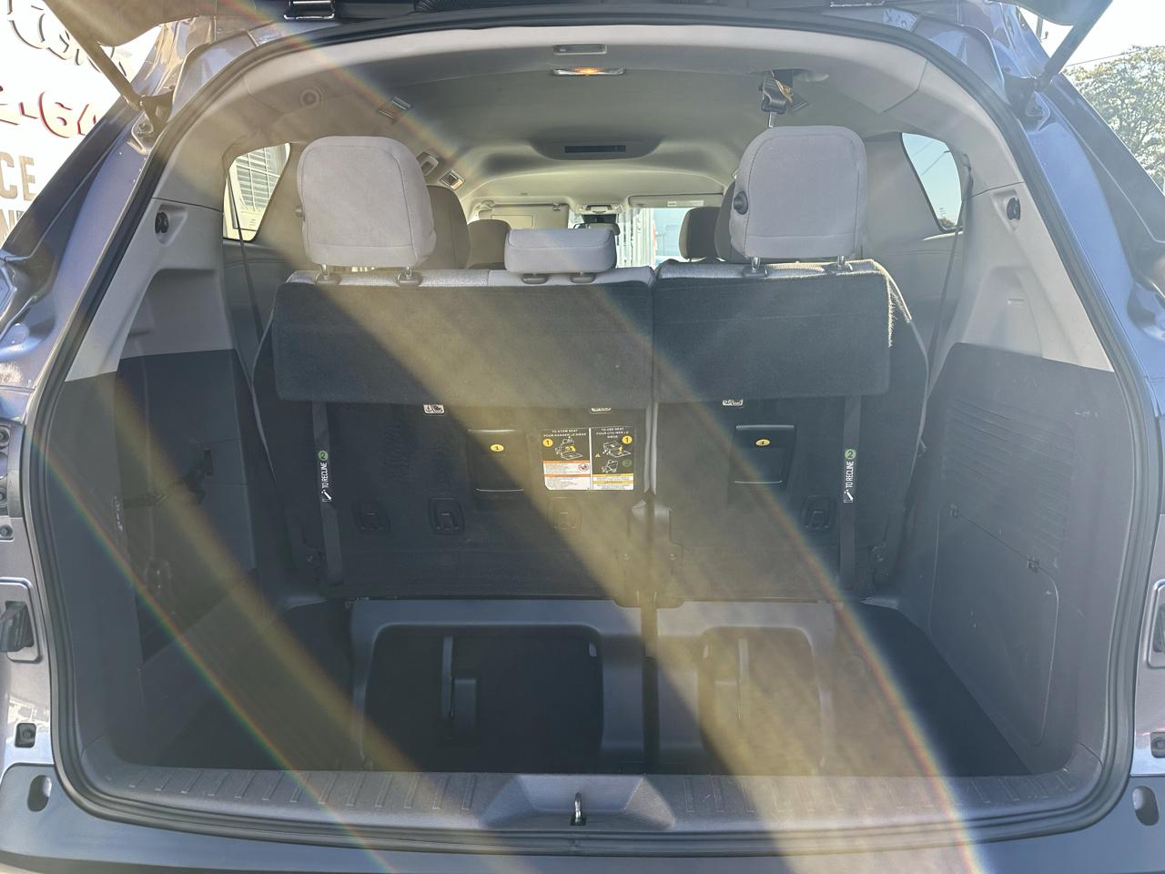 Toyota Sienna LE FWD 8-Passenger (Natl) 2022