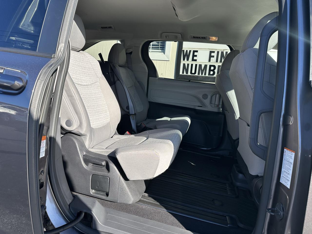 Toyota Sienna LE FWD 8-Passenger (Natl) 2022