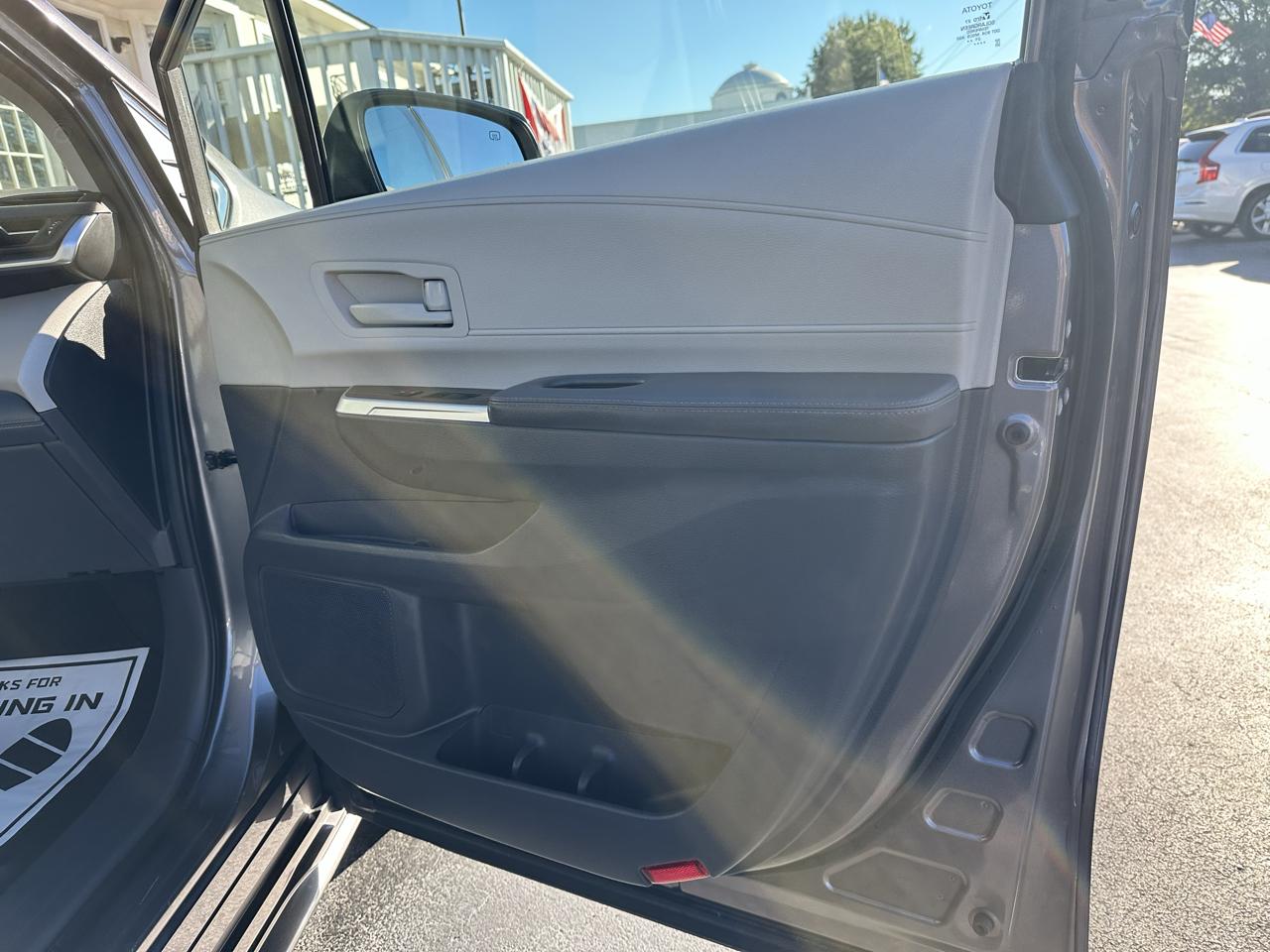 Toyota Sienna LE FWD 8-Passenger (Natl) 2022
