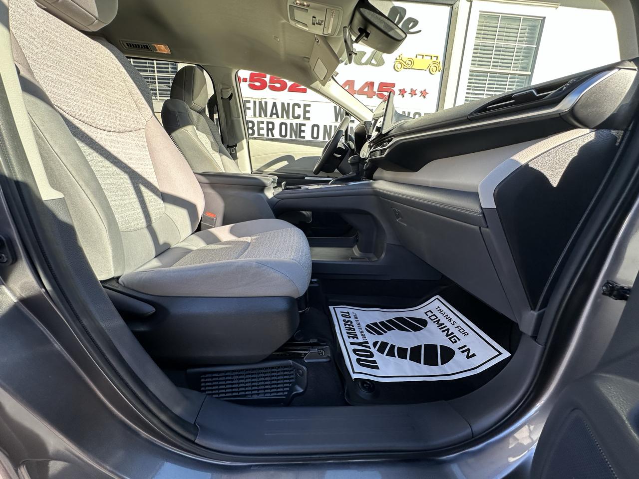 Toyota Sienna LE FWD 8-Passenger (Natl) 2022
