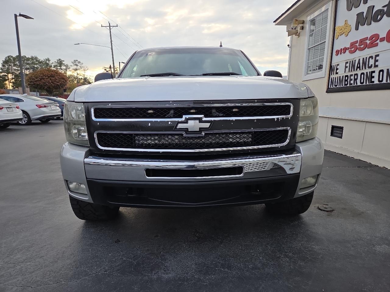 Chevrolet Silverado 1500 4WD Crew Cab 143.5" LT 2011