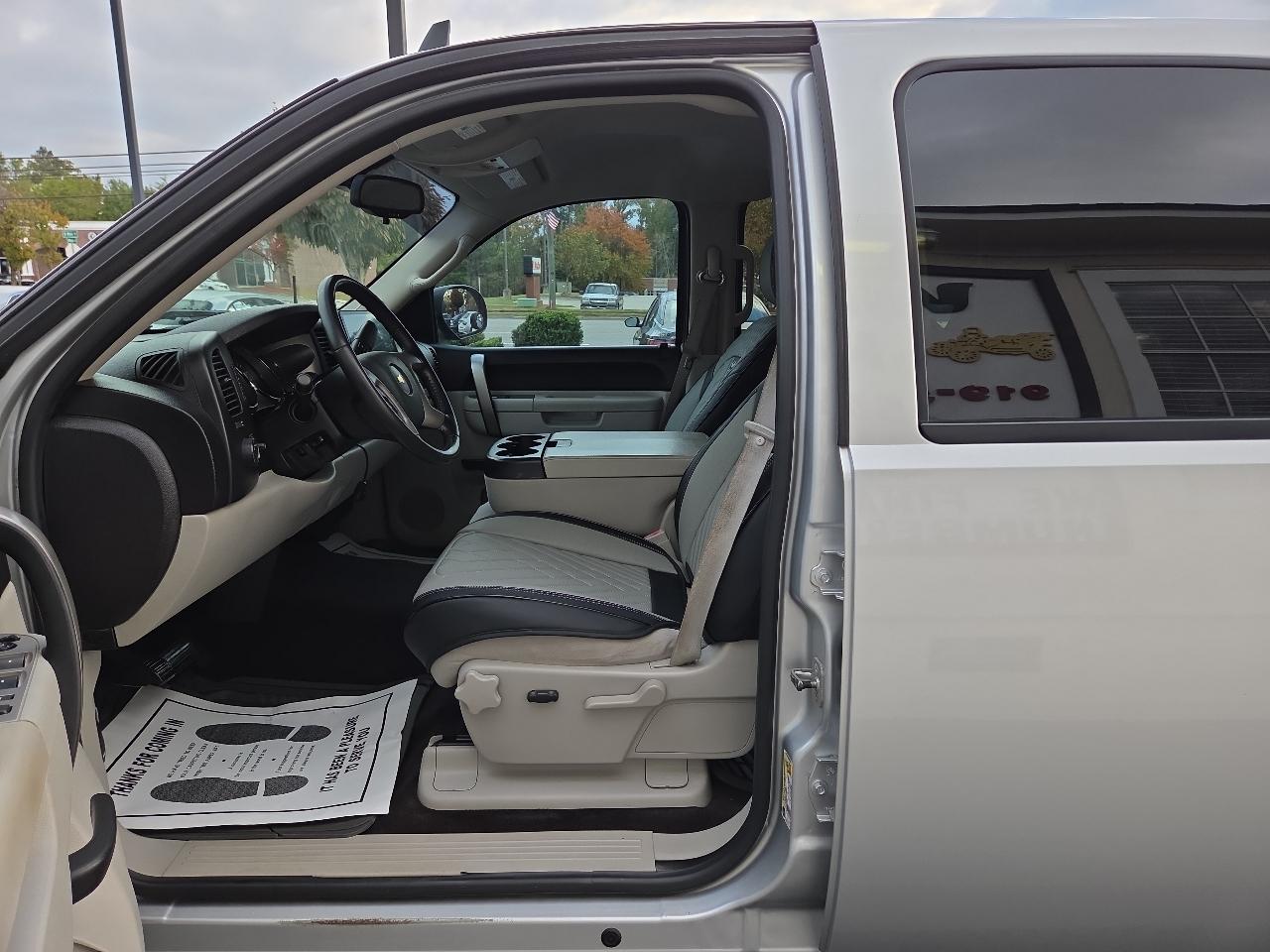 Chevrolet Silverado 1500 4WD Crew Cab 143.5" LT 2011