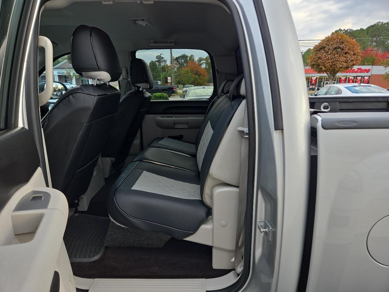 Chevrolet Silverado 1500 4WD Crew Cab 143.5" LT 2011