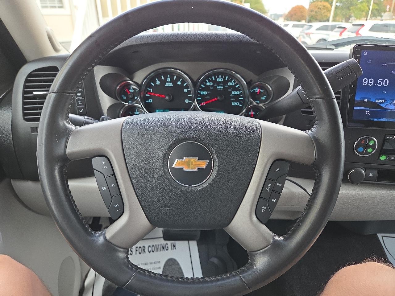 Chevrolet Silverado 1500 4WD Crew Cab 143.5" LT 2011