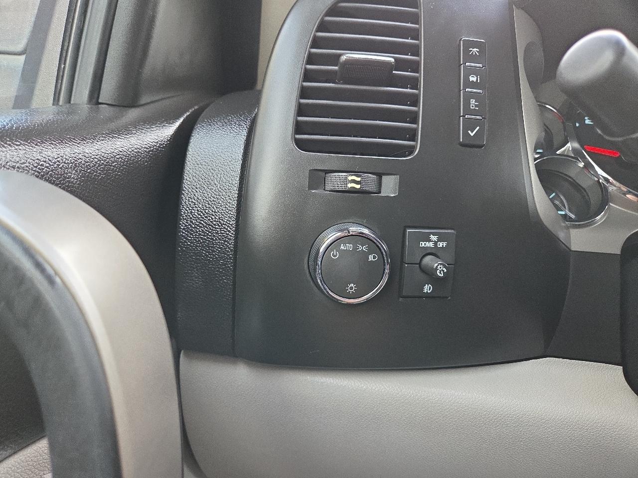 Chevrolet Silverado 1500 4WD Crew Cab 143.5" LT 2011