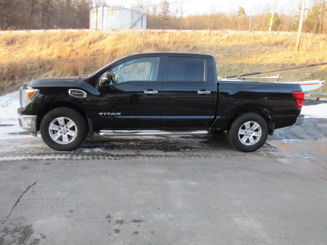 Nissan Titan SV Crew Cab 4WD 2017