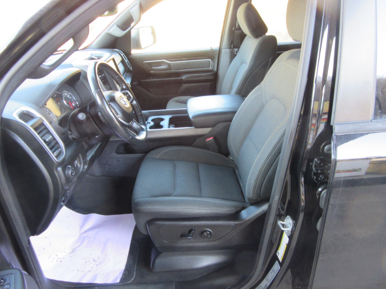 RAM 1500 Big Horn Crew Cab SWB 4WD 2020