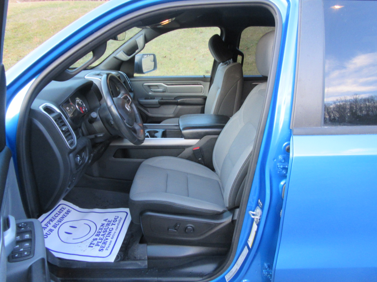 RAM 1500 Big Horn Crew Cab SWB 4WD 2022