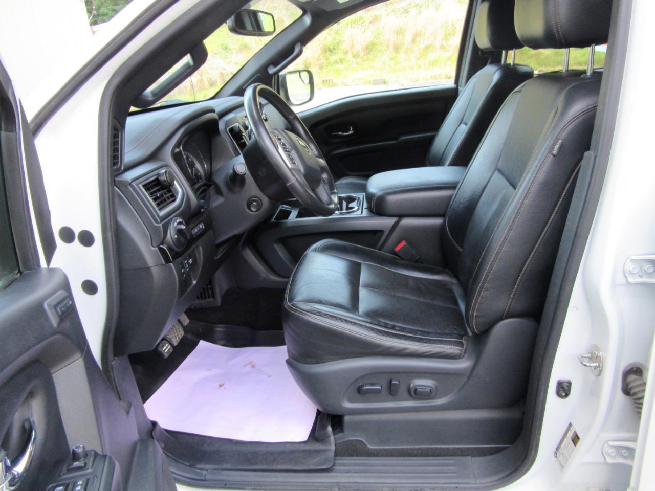 Nissan Titan SL Crew Cab 4WD 2019