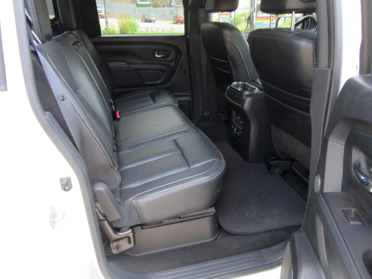 Nissan Titan SL Crew Cab 4WD 2019