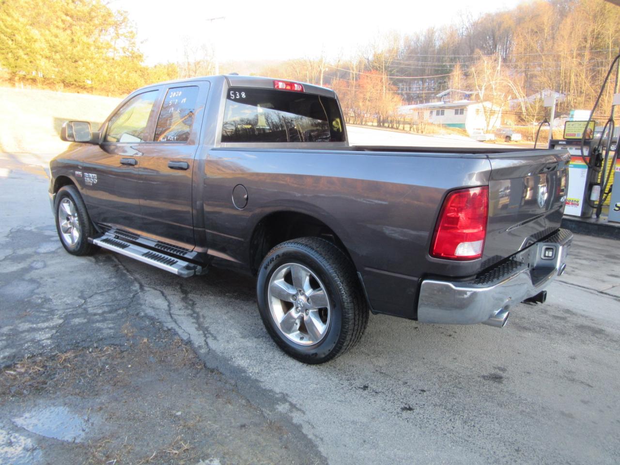 RAM 1500 Classic Tradesman Quad Cab 4WD 2020