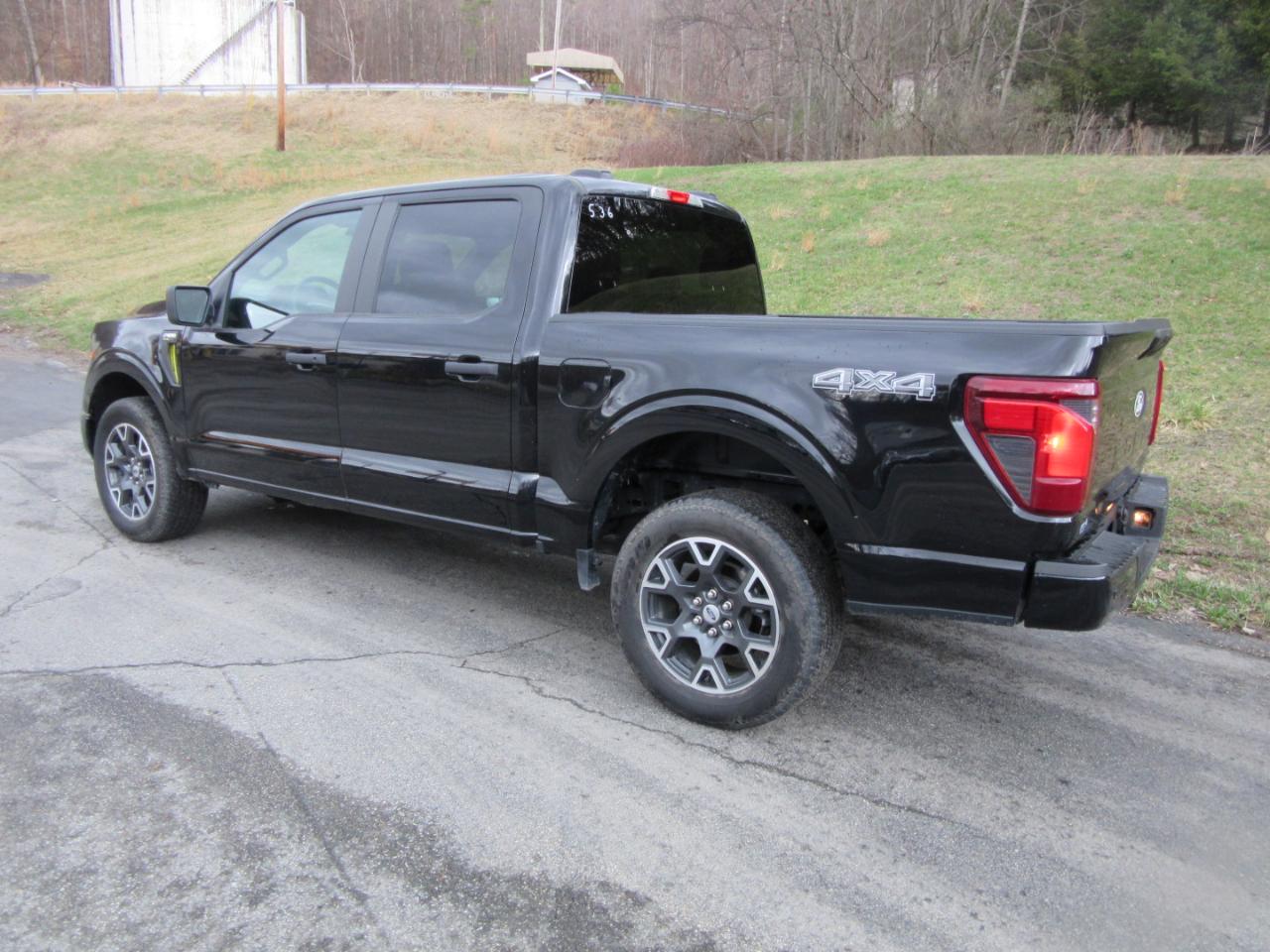 Ford F-150 STX SuperCrew 4WD 2024