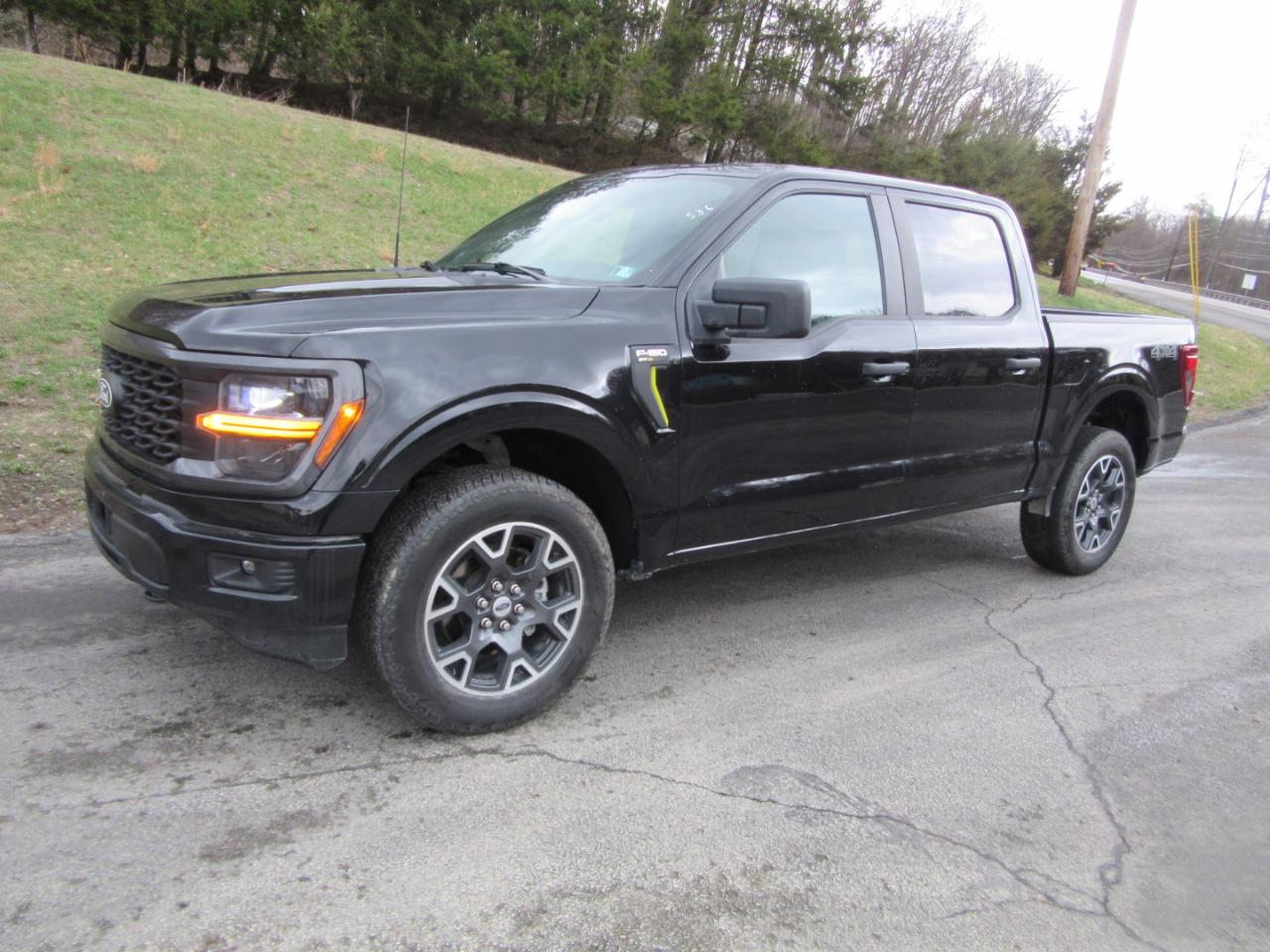 Ford F-150 STX SuperCrew 4WD 2024